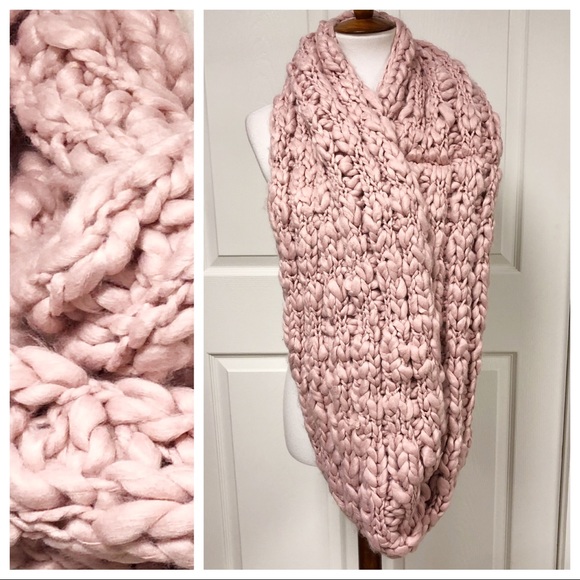 NEW FREE PEOPLE CHUNKY KNIT DREAM INFINITY SCARF - Picture 3 of 5